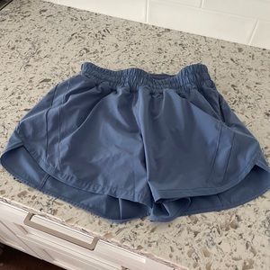 Lululemon tracker mid-rise 5” short